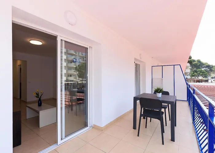 Centric Rentalmar 아파트 살루